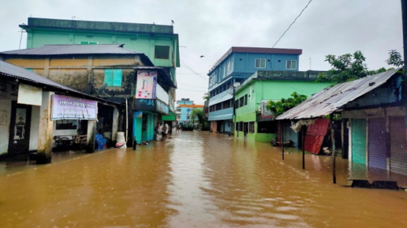 Lowlands inundated as water level of three rivers flowing over danger ...